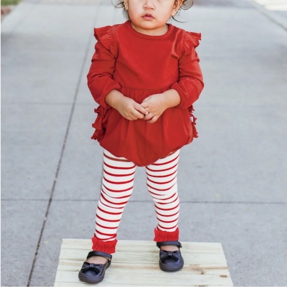 Rufflebutts Bubble Romper w/leggings - Picture 2 of 5